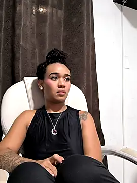 evafoxs online show from November 16, 2025, 2:27 am