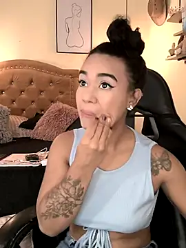 evafoxs online show from November 28, 2025, 8:09 pm