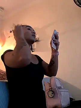 evafoxs online show from October 21, 2025, 4:50 pm