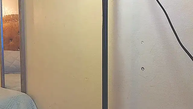 evafoxs online show from December 15, 2025, 10:37 pm