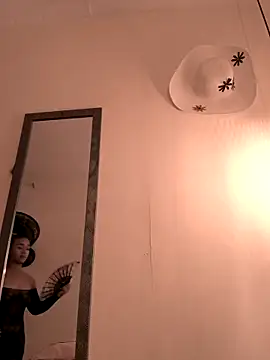 evafoxs online show from November 4, 2025, 3:49 pm