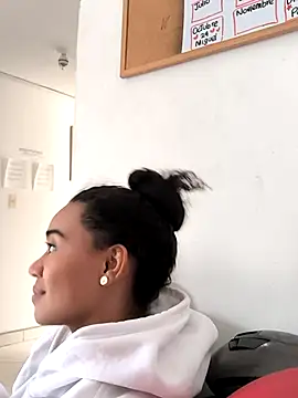 evafoxs online show from December 1, 2025, 7:15 pm