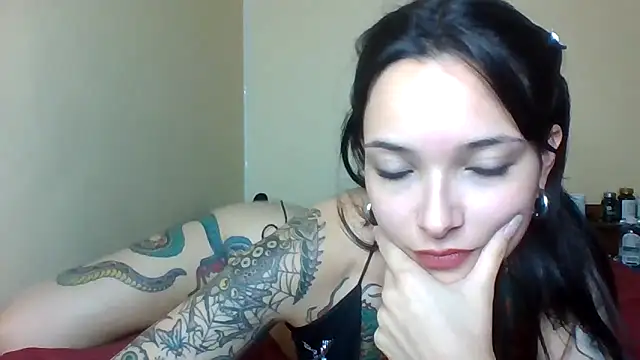 felinebitxx online show from February 17, 2025, 2:42 am