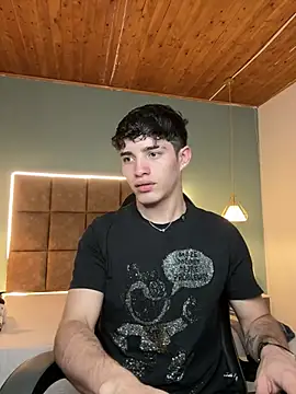 Snapshot of AlejooTwink chatting on February 4, 2026, 10:38 pm AlejooTwink online show from February 4, 2026, 10:38 pm