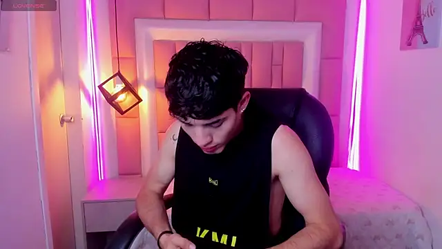 Snapshot of AlejooTwink chatting on March 4, 2026, 12:02 pm AlejooTwink online show from March 4, 2026, 12:02 pm