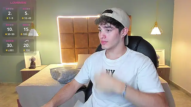 AlejooTwink online show from November 13, 2025, 2:26 am