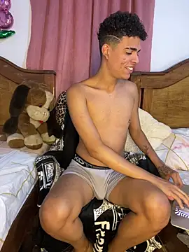 Snapshot of Leo_bunny_hot chatting on March 10, 2025, 12:39 am Leo bunny hot online show from March 10, 2025, 12:39 am