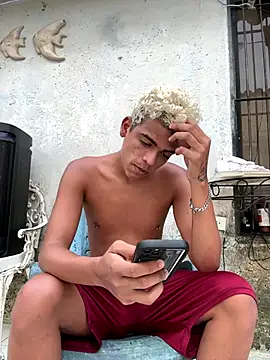 Snapshot of Leo_bunny_hot chatting on September 17, 2025, 7:38 pm Leo bunny hot online show from September 17, 2025, 7:38 pm