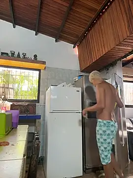 Snapshot of Leo_bunny_hot chatting on November 2, 2025, 6:13 pm Leo bunny hot online show from November 2, 2025, 6:13 pm