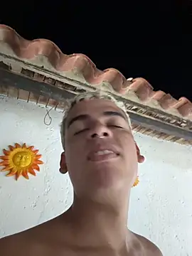 Snapshot of Leo_bunny_hot chatting on October 26, 2025, 10:43 pm Leo bunny hot online show from October 26, 2025, 10:43 pm