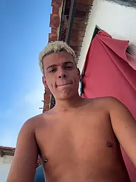 Snapshot of Leo_bunny_hot chatting on December 14, 2025, 6:13 pm Leo bunny hot online show from December 14, 2025, 6:13 pm