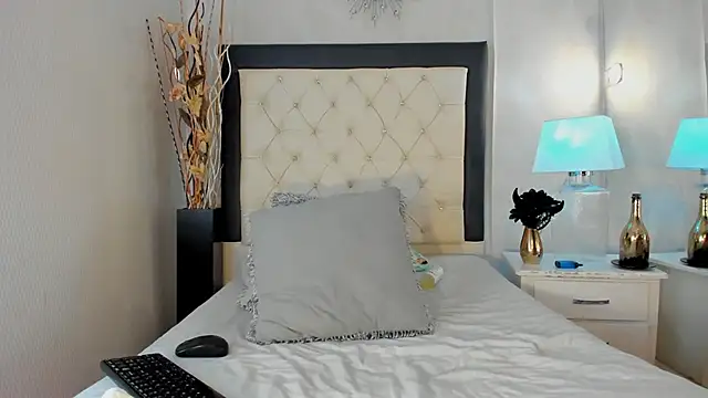 GaleHodge online show from October 15, 2025, 12:35 pm