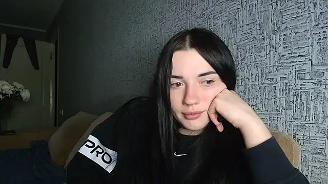 Liana diva online show from February 16, 2026, 3:32 pm