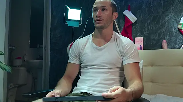 AxelFairchaild online show from December 5, 2025, 1:43 pm