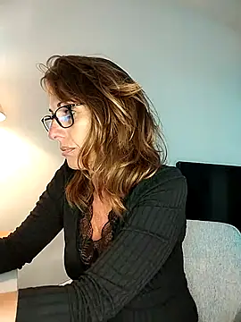 misslynexxx online show from April 13, 2026, 9:57 am