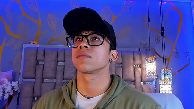 Snapshot of AkazaBoy_ chatting on December 2, 2025, 4:25 am AkazaBoy online show from December 2, 2025, 4:25 am