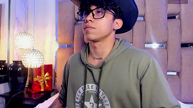 AkazaBoy  online show from February 25, 2026, 4:56 am