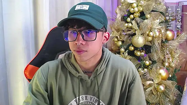 AkazaBoy  online show from December 17, 2025, 4:17 am