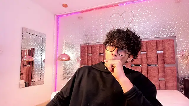 AkazaBoy  online show from April 27, 2026, 6:11 am