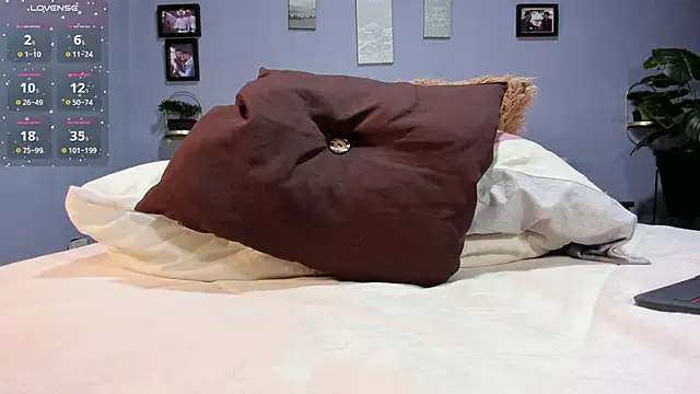 Snapshot of ETHAN_ADAM chatting on February 13, 2025, 2:12 am ETHAN ADAM online show from February 13, 2025, 2:12 am