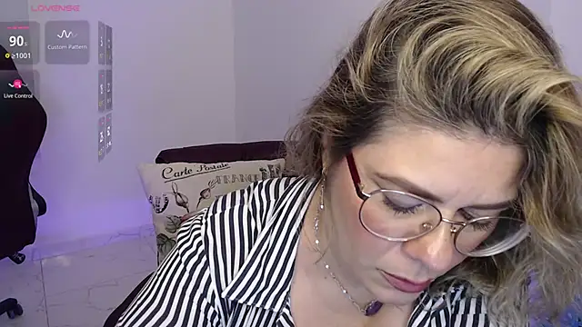 Snapshot of Serenay_ chatting on February 12, 2025, 12:58 am Serenay  online show from February 12, 2025, 12:58 am