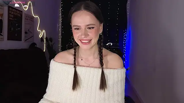 Snapshot of Emillias chatting on December 5, 2025, 2:04 pm Emillias online show from December 5, 2025, 2:04 pm