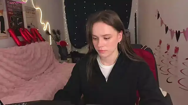 Emillias online show from February 12, 2026, 2:06 pm