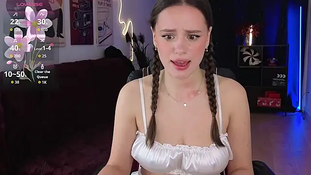 Snapshot of Emillias chatting on November 17, 2025, 2:10 pm Emillias online show from November 17, 2025, 2:10 pm