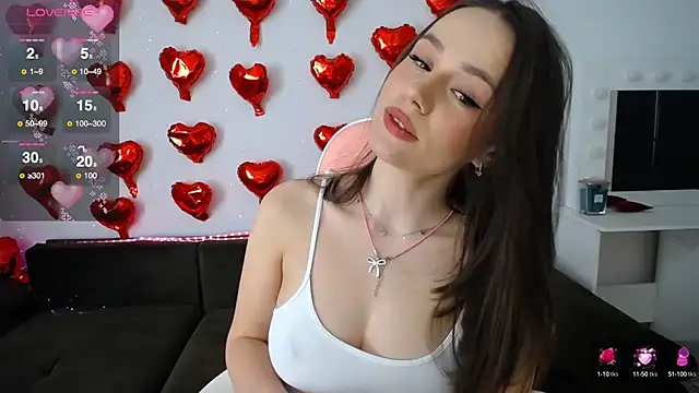 Snapshot of Emillias chatting on March 17, 2025, 11:10 am Emillias online show from March 17, 2025, 11:10 am