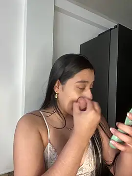 floriamANDjazmin online show from April 12, 2026, 8:56 pm