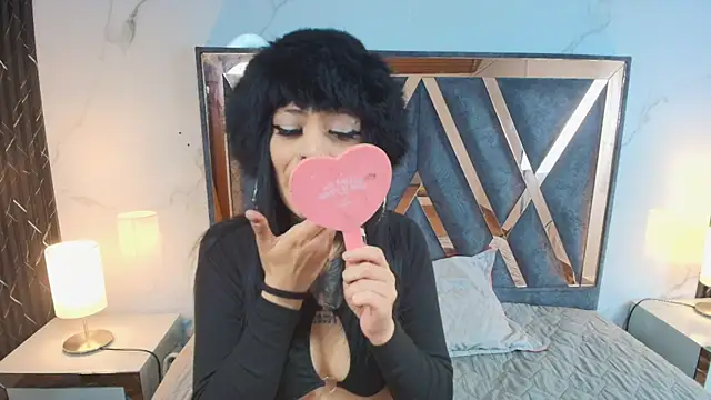 AuroraDiaz online show from April 13, 2026, 11:36 am