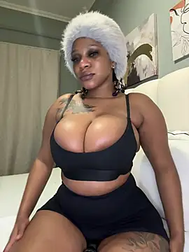 Snapshot of BeautyAuroa chatting on April 25, 2026, 5:43 pm BeautyAuroa online show from April 25, 2026, 5:43 pm