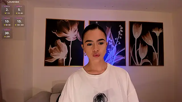 Snapshot of AlanaCraft chatting on October 5, 2025, 12:07 pm AlanaCraft online show from October 5, 2025, 12:07 pm