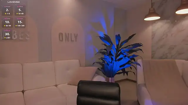 Snapshot of AlanaCraft chatting on September 24, 2025, 12:00 pm AlanaCraft online show from September 24, 2025, 12:00 pm