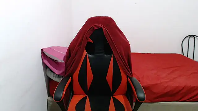 madelyn30 online show from April 7, 2026, 8:49 am