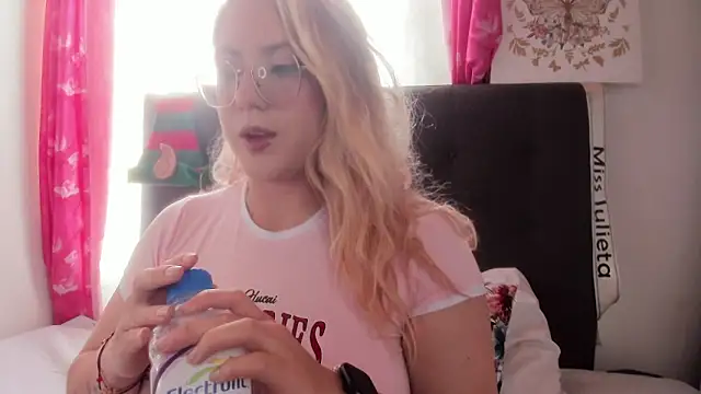 Snapshot of miss_julietaa chatting on December 18, 2025, 3:38 pm miss julietaa online show from December 18, 2025, 3:38 pm