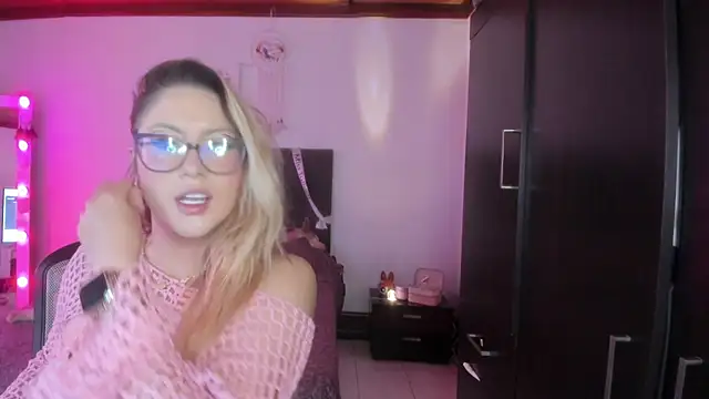 Snapshot of miss_julietaa chatting on February 17, 2026, 3:20 pm miss julietaa online show from February 17, 2026, 3:20 pm