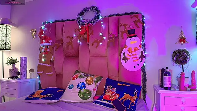 Snapshot of SweetBonniie chatting on November 19, 2025, 11:43 am SweetBonniie online show from November 19, 2025, 11:43 am