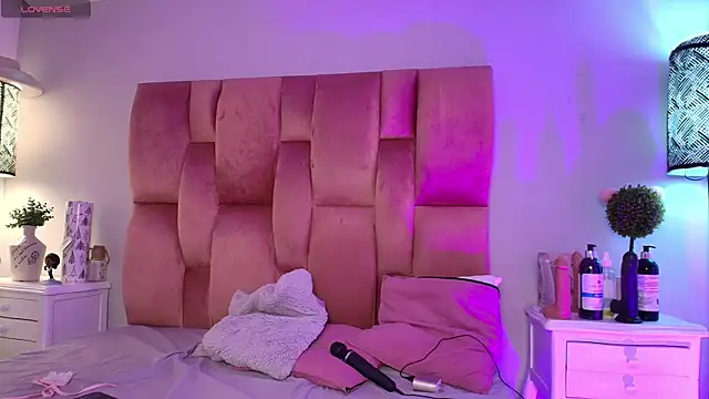 Snapshot of SweetBonniie chatting on September 27, 2025, 11:38 am SweetBonniie online show from September 27, 2025, 11:38 am