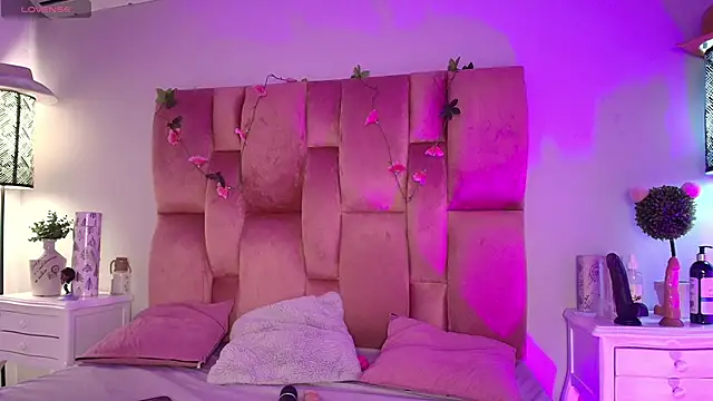 Snapshot of SweetBonniie chatting on October 24, 2025, 11:53 am SweetBonniie online show from October 24, 2025, 11:53 am