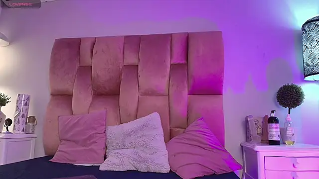 Snapshot of SweetBonniie chatting on September 14, 2025, 12:38 pm SweetBonniie online show from September 14, 2025, 12:38 pm