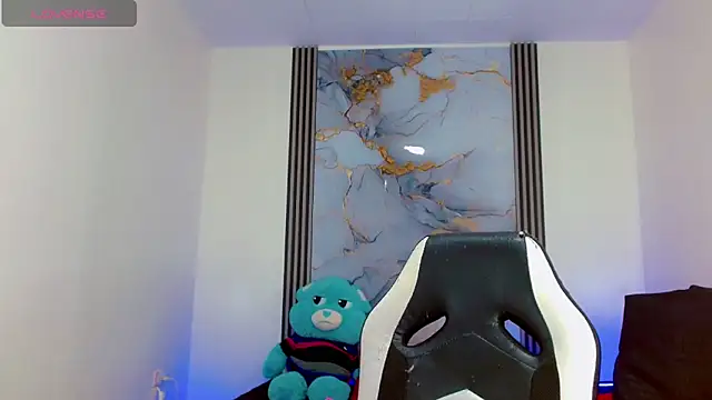 Snapshot of Hellen_moons__ chatting on March 18, 2025, 1:13 am Hellen moons online show from March 18, 2025, 1:13 am