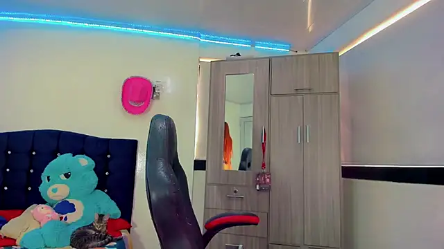 Snapshot of Hellen_moons__ chatting on October 2, 2025, 7:06 pm Hellen moons online show from October 2, 2025, 7:06 pm