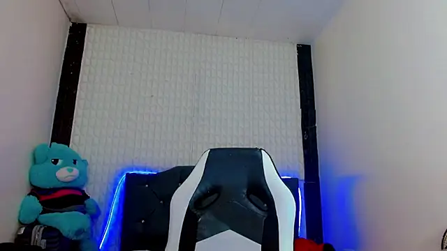 Snapshot of Hellen_moons__ chatting on March 8, 2025, 6:32 am Hellen moons online show from March 8, 2025, 6:32 am