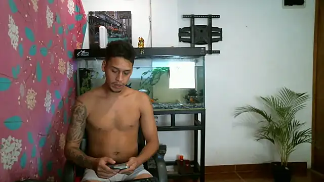 Snapshot of JacobandChloee chatting on October 17, 2025, 2:37 am JacobandChloee online show from October 17, 2025, 2:37 am