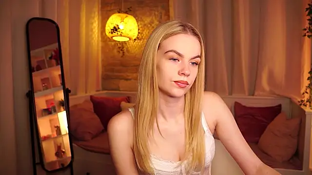 Snapshot of sn0w_barbie chatting on September 23, 2025, 8:43 am sn0w barbie online show from September 23, 2025, 8:43 am