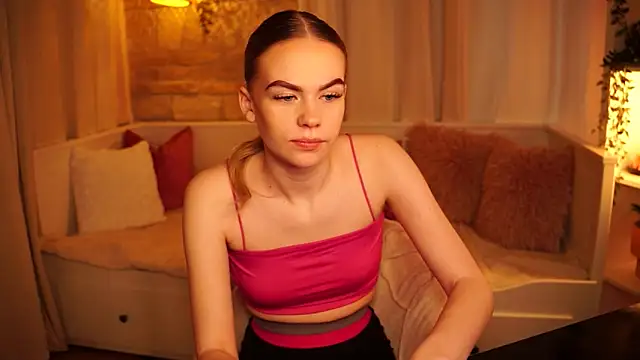 Snapshot of sn0w_barbie chatting on January 26, 2025, 10:55 am sn0w barbie online show from January 26, 2025, 10:55 am