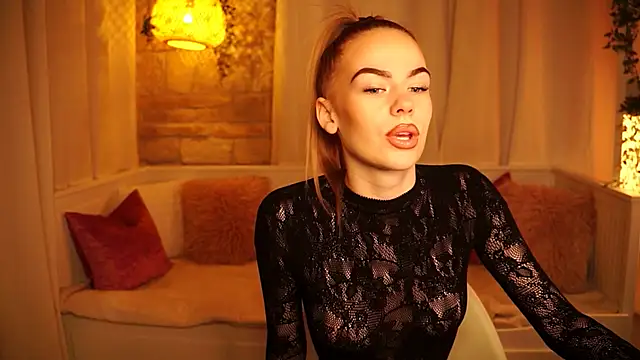 Snapshot of sn0w_barbie chatting on February 21, 2025, 9:34 am sn0w barbie online show from February 21, 2025, 9:34 am