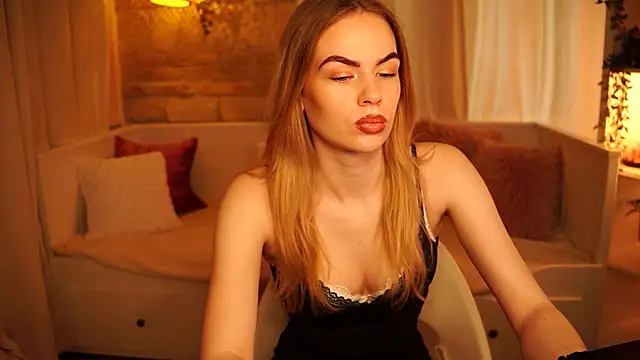 Snapshot of sn0w_barbie chatting on February 7, 2025, 8:55 am sn0w barbie online show from February 7, 2025, 8:55 am