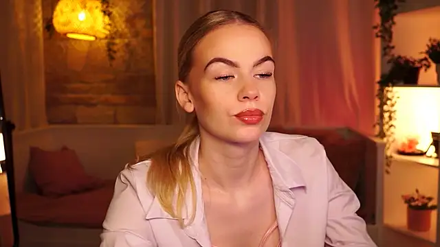 Snapshot of sn0w_barbie chatting on September 9, 2025, 8:35 am sn0w barbie online show from September 9, 2025, 8:35 am